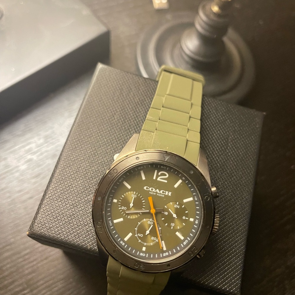 Mens olive Coach sports watch. - Picture 2 of 9